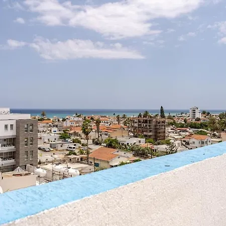 Carisa Downtown With Rooftop Pool