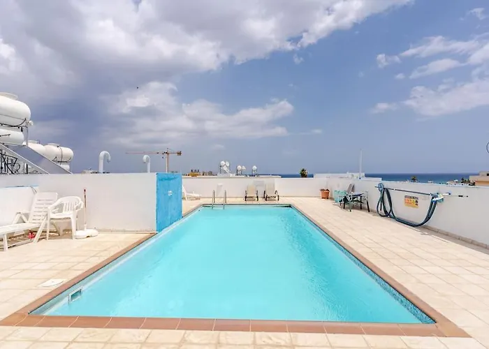 Apartament Carisa Downtown With Rooftop Pool Larnaca