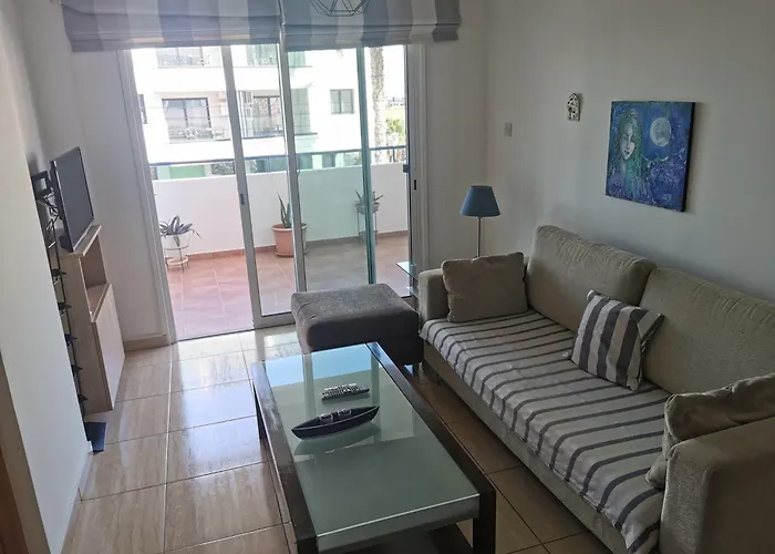 Carisa Downtown With Rooftop Pool Apartament Larnaca