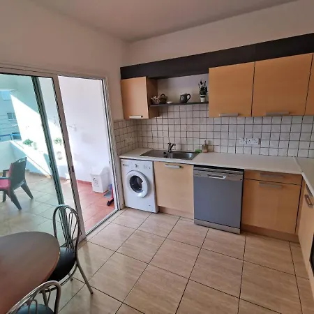 Carisa Downtown With Rooftop Pool Apartment Larnaca