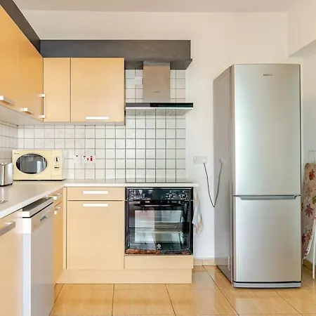 Apartment Carisa Downtown With Rooftop Pool Larnaca