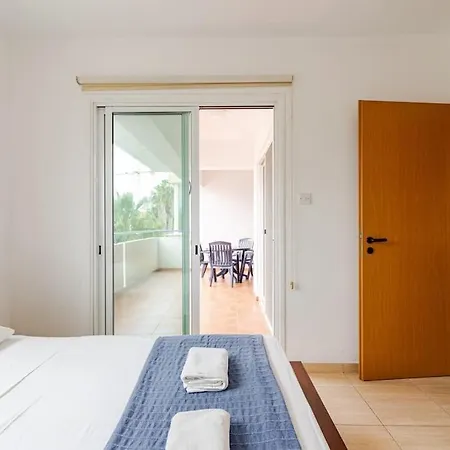 Carisa Downtown With Rooftop Pool Apartment Larnaca