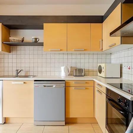Carisa Downtown With Rooftop Pool Apartment *