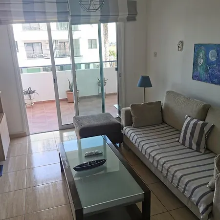 Carisa Downtown With Rooftop Pool Apartment Larnaca