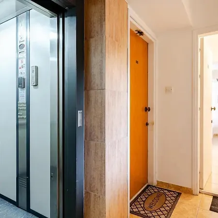 Carisa Downtown With Rooftop Pool * Ларнака