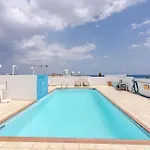 Apartament Carisa Downtown With Rooftop Pool Larnaca