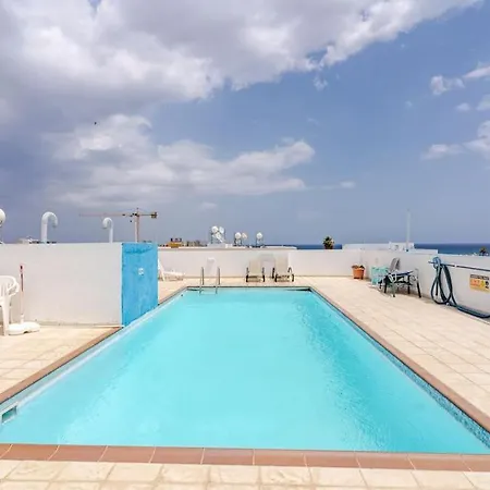 Lägenhet Carisa Downtown With Rooftop Pool Larnaca