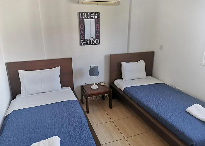 Carisa Downtown With Rooftop Pool לרנקה