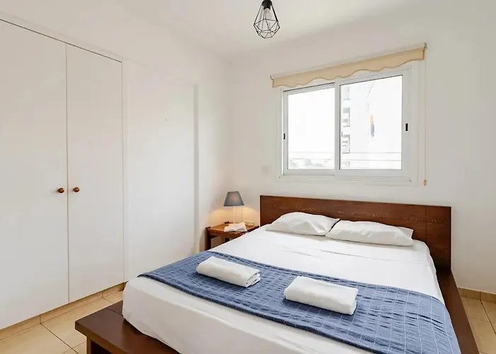 Carisa Downtown With Rooftop Pool לרנקה